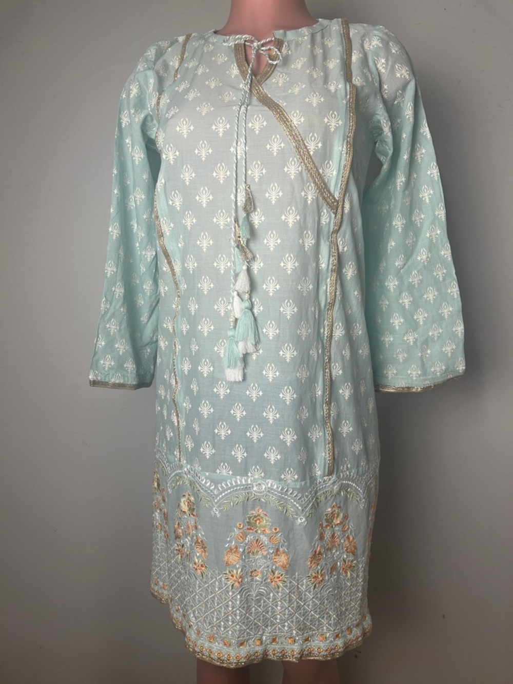 J. Pret Women's 100%Cotton Kurta Embroidered Size Small. 1 Piece